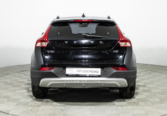 Подержанный автомобиль Volvo V40 Cross Country 2017 года (6 фото)