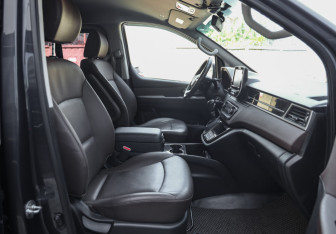 Подержанный автомобиль Hyundai Grand Starex 2018 года (25 фото)