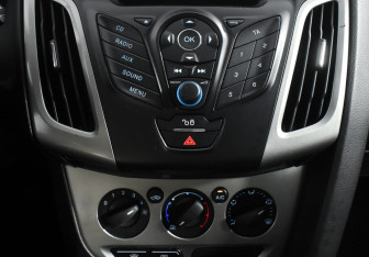 Подержанный автомобиль Ford Focus Wagon 2014 года (16 фото)