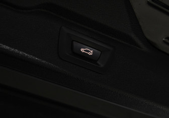 Подержанный автомобиль BMW X5 2015 года (15 фото)