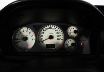 Подержанный автомобиль Mitsubishi Lancer Wagon 2005 года (11 фото)