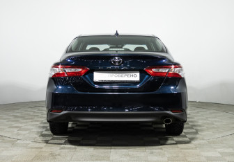 Подержанный автомобиль Toyota Camry Sedan 2018 года (6 фото)