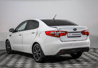 Подержанный автомобиль Kia Rio Sedan 2013 года (7 фото)