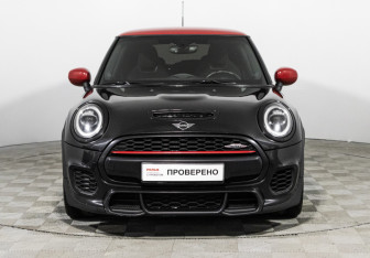 Подержанный автомобиль MINI Hatch 2020 года (2 фото)