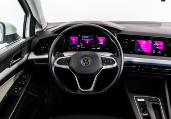 Подержанный автомобиль Volkswagen Golf Hatchback 2020 года (13 фото)