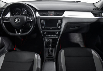 Подержанный автомобиль Skoda Rapid Liftback 2019 года (15 фото)