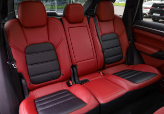 Подержанный автомобиль Porsche Cayenne 2014 года (22 фото)