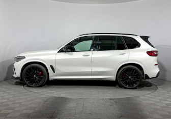 Подержанный автомобиль BMW X5 2021 года (8 фото)