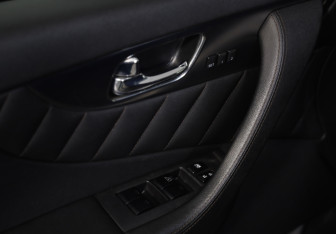 Подержанный автомобиль Infiniti FX 2008 года (22 фото)