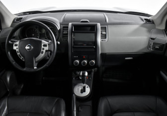 Подержанный автомобиль Nissan X-Trail 2008 года (14 фото)