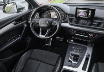 Подержанный автомобиль Audi Q5 2020 года (11 фото)