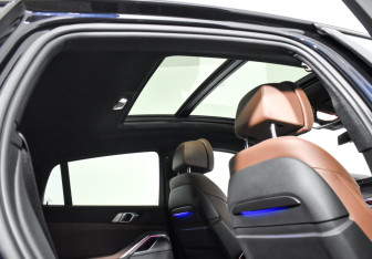 Подержанный автомобиль BMW X6 2019 года (21 фото)