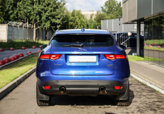Подержанный автомобиль Jaguar F-Pace 2018 года (7 фото)