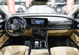 Подержанный автомобиль Kia Carnival 2021 года (18 фото)