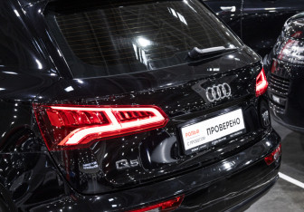 Подержанный автомобиль Audi Q5 2018 года (15 фото)