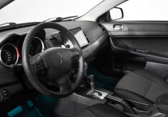 Подержанный автомобиль Mitsubishi Lancer Hatchback 2010 года (9 фото)