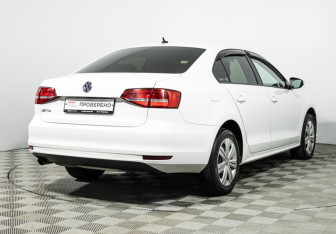 Подержанный автомобиль Volkswagen Jetta Sedan 2015 года (5 фото)