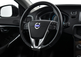 Подержанный автомобиль Volvo V40 Cross Country 2013 года (15 фото)