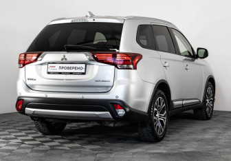 Подержанный автомобиль Mitsubishi Outlander 2018 года (5 фото)