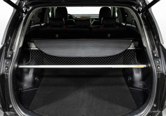 Подержанный автомобиль Toyota RAV4 2016 года (20 фото)