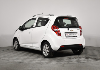 Подержанный автомобиль Chevrolet Spark 2022 года (7 фото)