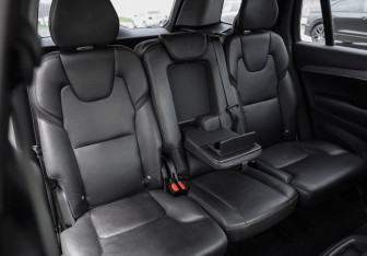 Подержанный автомобиль Volvo XC90 2015 года (33 фото)