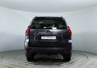 Подержанный автомобиль Toyota Land Cruiser Prado 2019 года (6 фото)
