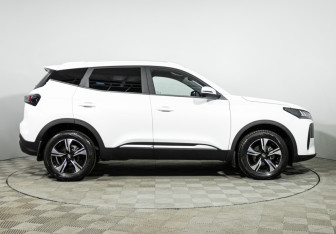 Подержанный автомобиль Chery Tiggo 4 2025 года (4 фото)