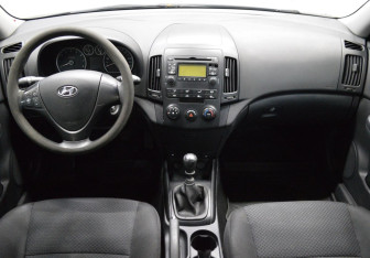 Подержанный автомобиль Hyundai i30 Hatchback 2010 года (14 фото)