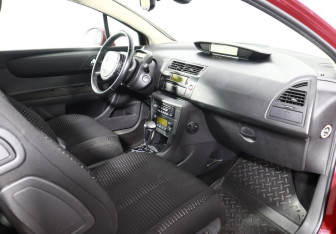 Подержанный автомобиль Citroen C4 Hatchback 2008 года (6 фото)
