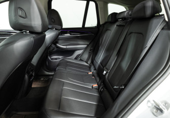 Подержанный автомобиль BMW X3 2018 года (10 фото)