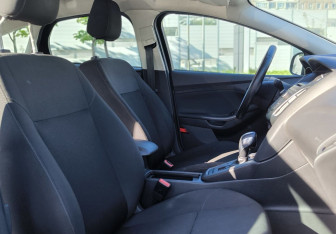 Подержанный автомобиль Ford Focus Hatchback 2015 года (8 фото)