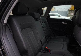 Подержанный автомобиль Audi Q5 2021 года (12 фото)