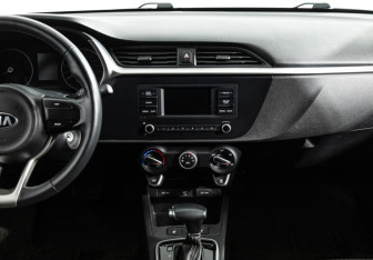 Подержанный автомобиль Kia Rio Hatchback 2021 года (14 фото)