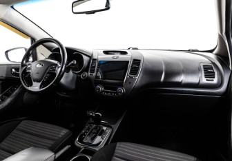 Подержанный автомобиль Kia Cerato Sedan 2017 года (9 фото)