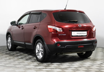 Подержанный автомобиль Nissan Qashqai 2012 года (7 фото)