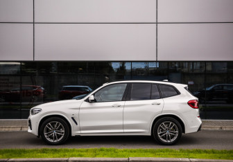 Подержанный автомобиль BMW X3 2020 года (9 фото)