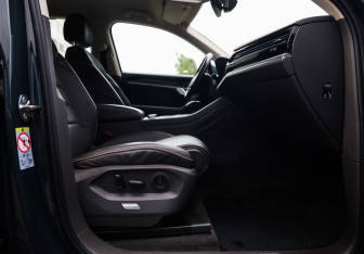 Подержанный автомобиль Volkswagen Touareg 2019 года (29 фото)