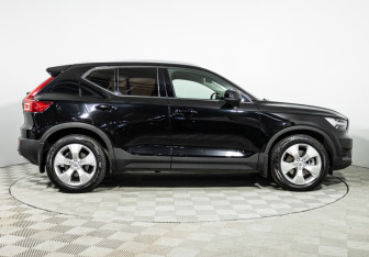 Подержанный автомобиль Volvo XC40 2019 года (4 фото)