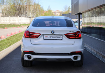 Подержанный автомобиль BMW X6 2015 года (4 фото)