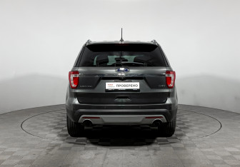 Подержанный автомобиль Ford Explorer 2017 года (6 фото)