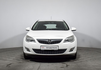 Подержанный автомобиль Opel Astra Hatchback 2011 года (2 фото)