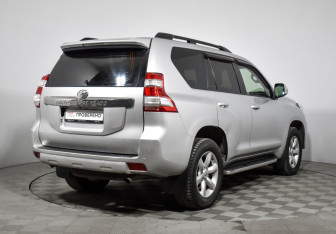 Подержанный автомобиль Toyota Land Cruiser Prado 2014 года (5 фото)