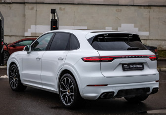 Подержанный автомобиль Porsche Cayenne 2021 года (7 фото)