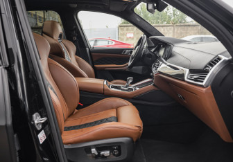 Подержанный автомобиль BMW X5 M 2021 года (31 фото)