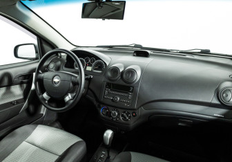 Подержанный автомобиль Chevrolet Aveo Hatchback 2010 года (9 фото)