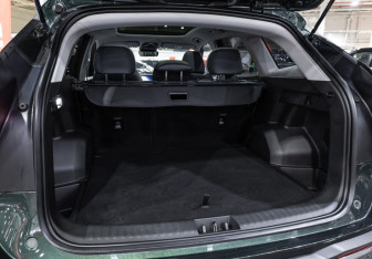 Подержанный автомобиль Geely Atlas 2024 года (24 фото)