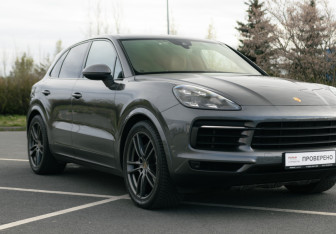 Подержанный автомобиль Porsche Cayenne 2020 года (5 фото)