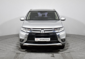 Подержанный автомобиль Mitsubishi Outlander 2017 года (2 фото)