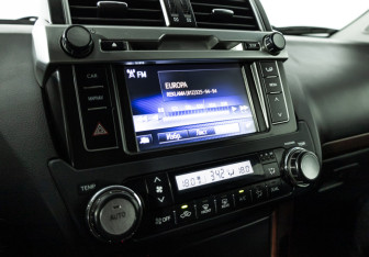 Подержанный автомобиль Toyota Land Cruiser Prado 2015 года (15 фото)